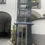 Varriale 2,0 Free Parking For Small Cars Only *