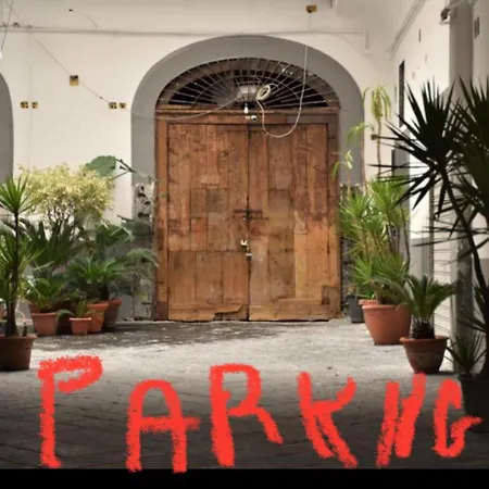 Varriale 2,0 Free Parking For Small Cars Only Apartment Neapel
