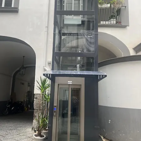 Varriale 2,0 Free Parking For Small Cars Only *