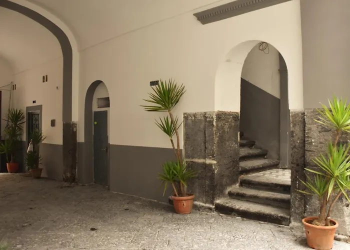 Varriale 2,0 Free Parking For Small Cars Only