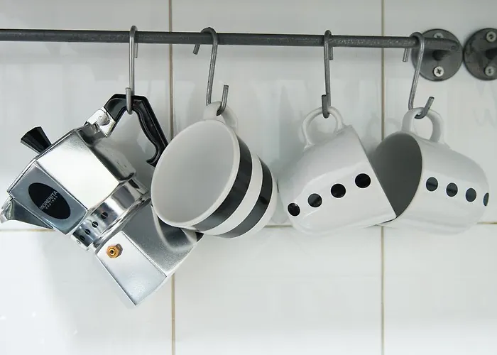 Varriale 2,0 Free Parking For Small Cars Only